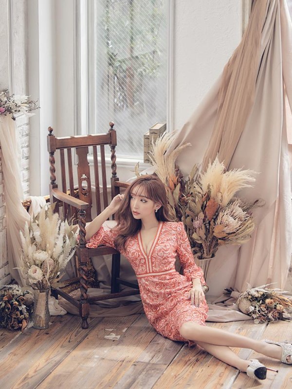 画像12: XS-Lサイズあり【SETTAN/セッタン】フラワーレース/ ベルスリーブ/ 七分袖/ 長袖/ Vネック/ ミディアム丈/ ワンピース/ タイト/ キャバドレス[OF2] (12)