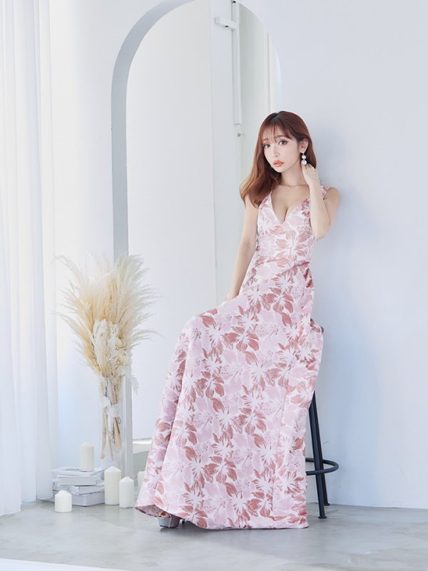 ピンクxシルバー モデル:杉山佳那恵 身長:158cm 着用サイズ:7号(Sサイズ)