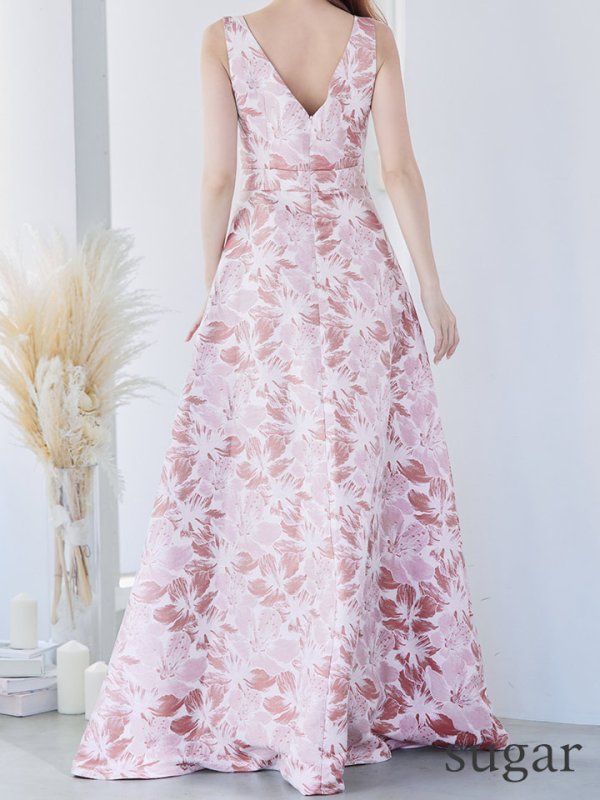 ピンクxシルバー モデル:杉山佳那恵 身長:158cm 着用サイズ:7号(Sサイズ)