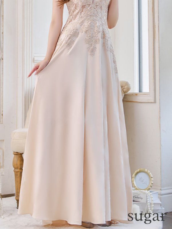 ベージュ モデル:桜伊みやこ 身長:168cm:7号(Sサイズ)サイズ