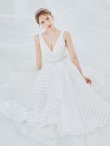 ホワイト モデル：三上悠亜　身長：159cm　着用サイズ：7号(Sサイズ)