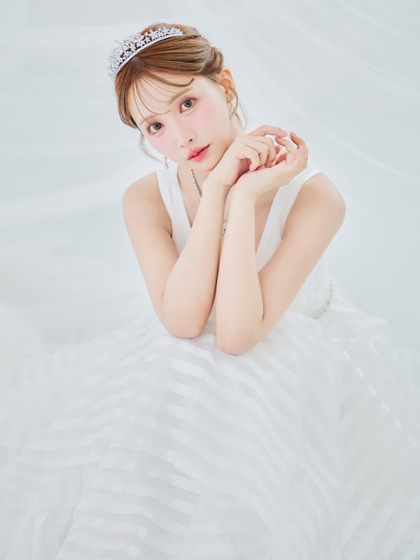 ホワイト モデル：三上悠亜　身長：159cm　着用サイズ：7号(Sサイズ)