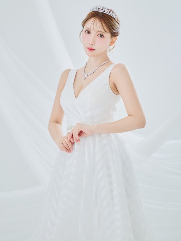 ホワイト モデル：三上悠亜　身長：159cm　着用サイズ：7号(Sサイズ)