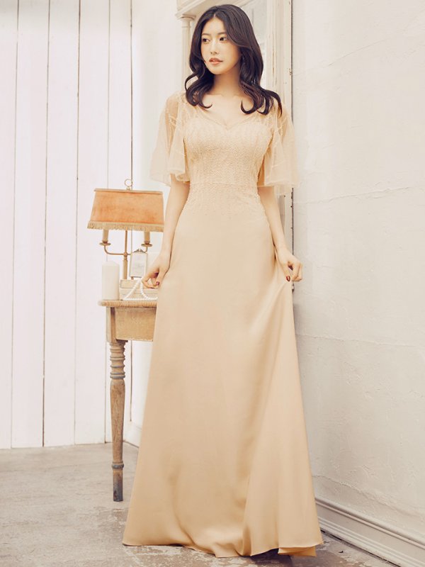 ベージュ モデル:阿部なつき 身長:160cm 着用サイズ:7号(Sサイズ)