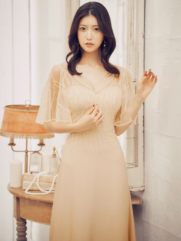 ベージュ モデル:阿部なつき 身長:160cm 着用サイズ:7号(Sサイズ)