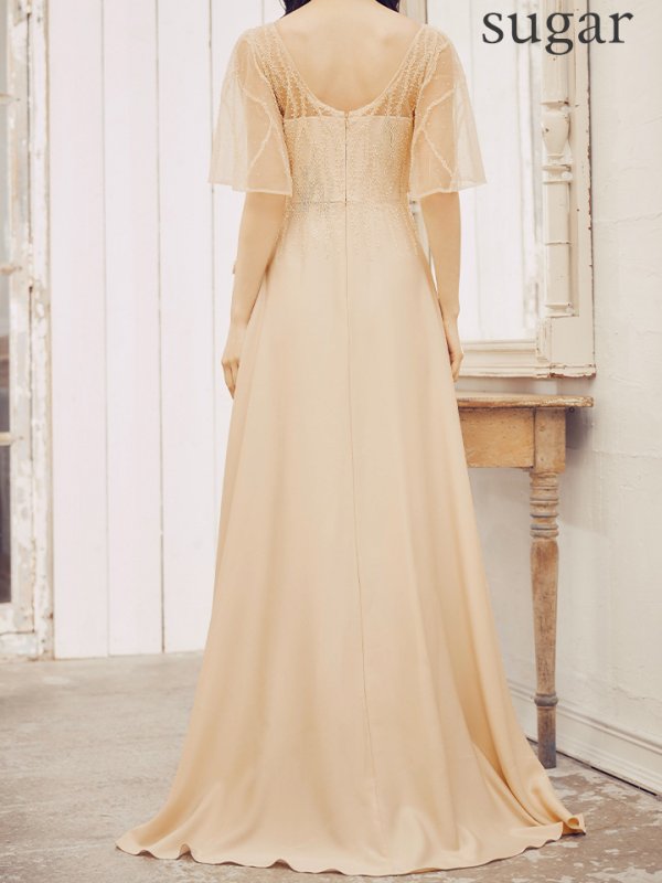 ベージュ モデル:阿部なつき 身長:160cm 着用サイズ:7号(Sサイズ)