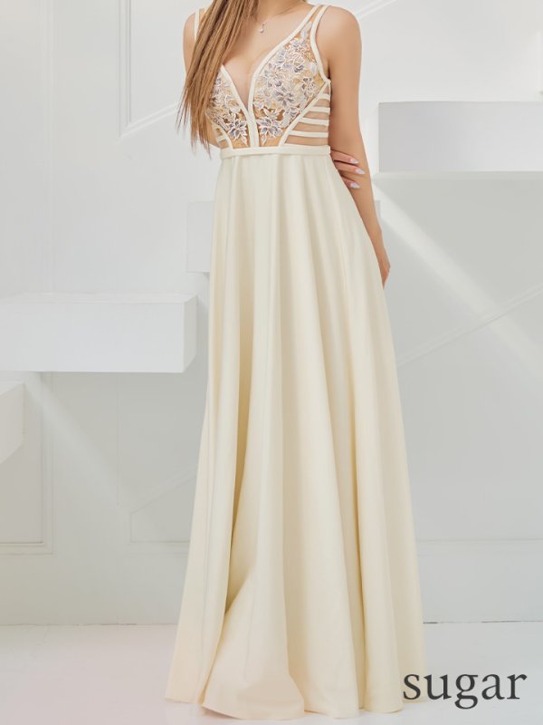 アイボリー モデル:如月れい 身長:160cm:7号(Sサイズ)