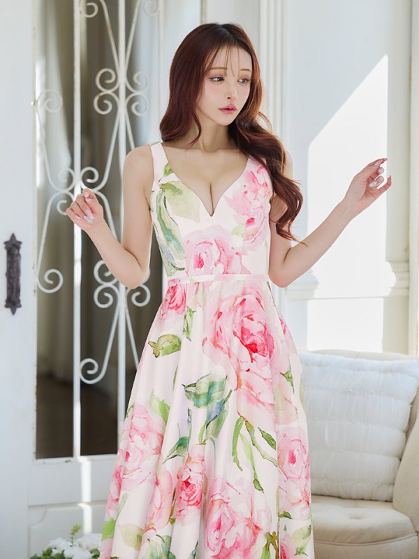 ホワイトxピンク モデル：真優川咲　身長：158cm　着用サイズ：Sサイズ