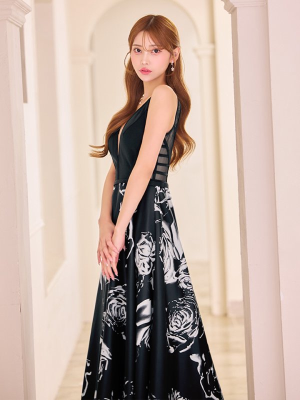 ブラックxホワイト　モデル：るりぴ　身長：165cm　着用サイズ：7号(Sサイズ)