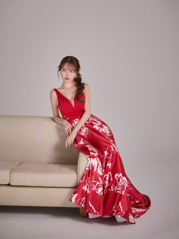 ワインレッド×ホワイト　モデル：ゆめ　身長：160cm　着用サイズ：Sサイズ