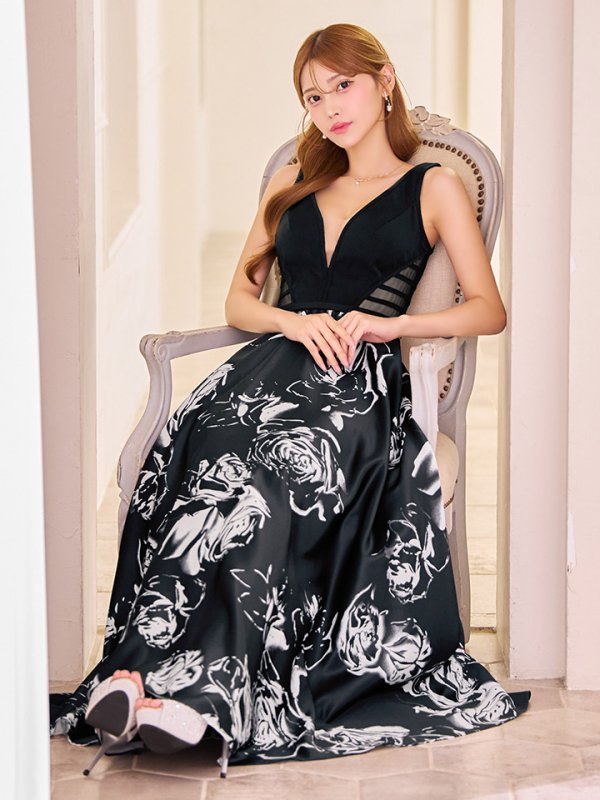 ブラックxホワイト　モデル：るりぴ　身長：165cm　着用サイズ：7号(Sサイズ)