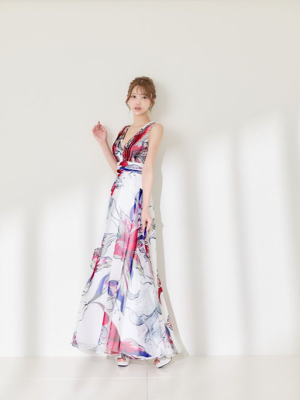 ホワイト　モデル：るりぴ　身長：165cm　着用サイズ：7号(Sサイズ)