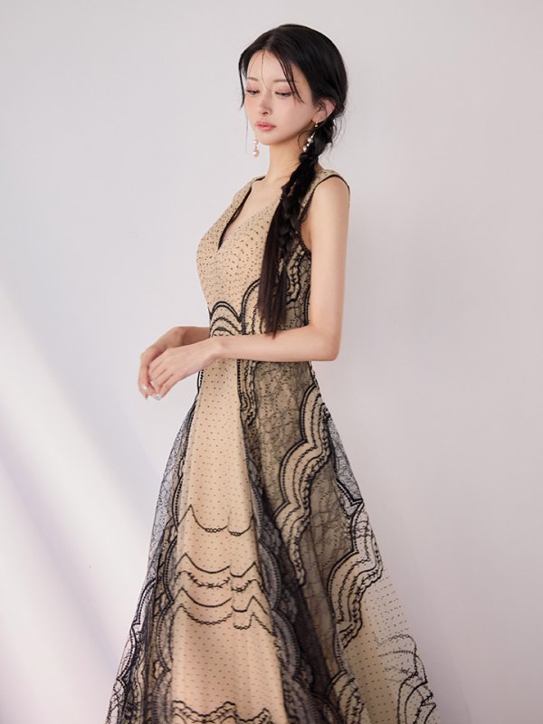 ベージュxブラック モデル：まおちゃる　身長：158cm　着用サイズ：7号(Sサイズ)