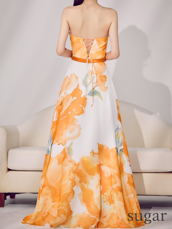 ホワイト×オレンジ モデル:まおちゃる 身長:158cm 着用サイズ:7号(Sサイズ)