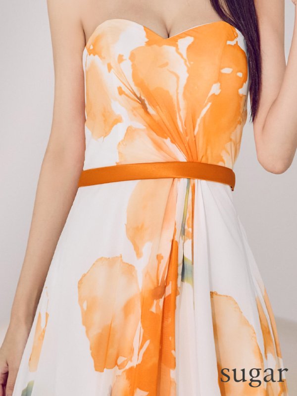 ホワイト×オレンジ モデル:まおちゃる 身長:158cm 着用サイズ:7号(Sサイズ)