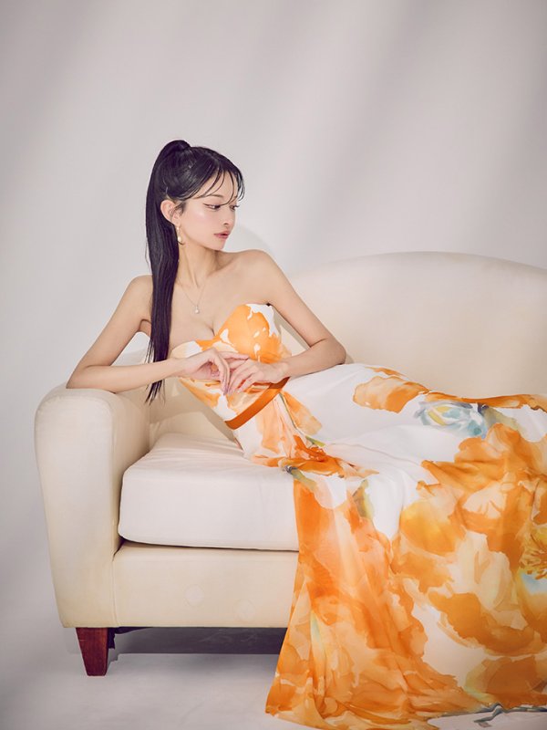 ホワイト×オレンジ モデル:まおちゃる 身長:158cm 着用サイズ:7号(Sサイズ)