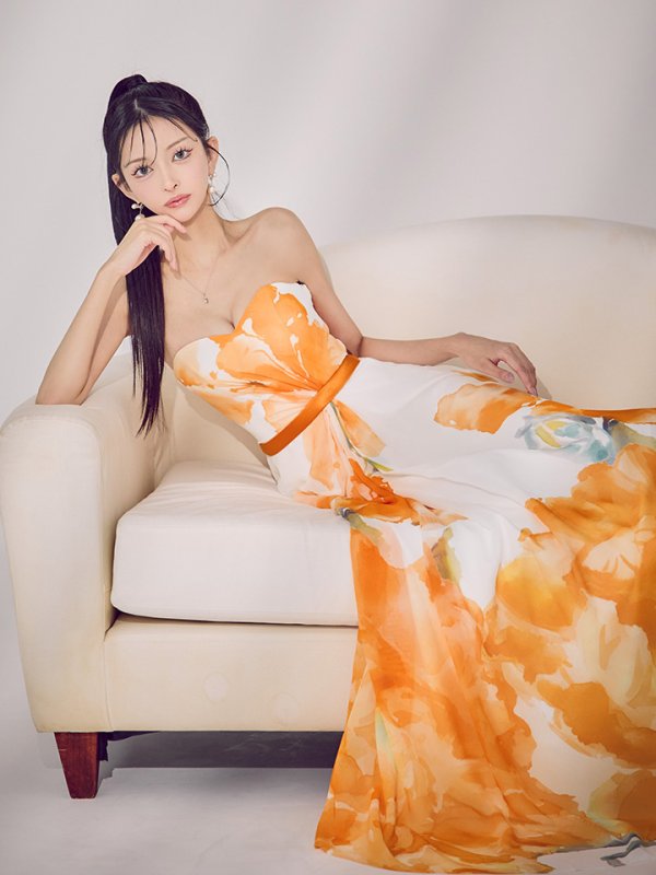 ホワイト×オレンジ モデル:まおちゃる 身長:158cm 着用サイズ:7号(Sサイズ)