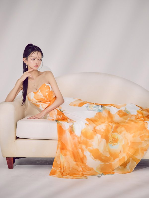 ホワイト×オレンジ モデル:まおちゃる 身長:158cm 着用サイズ:7号(Sサイズ)