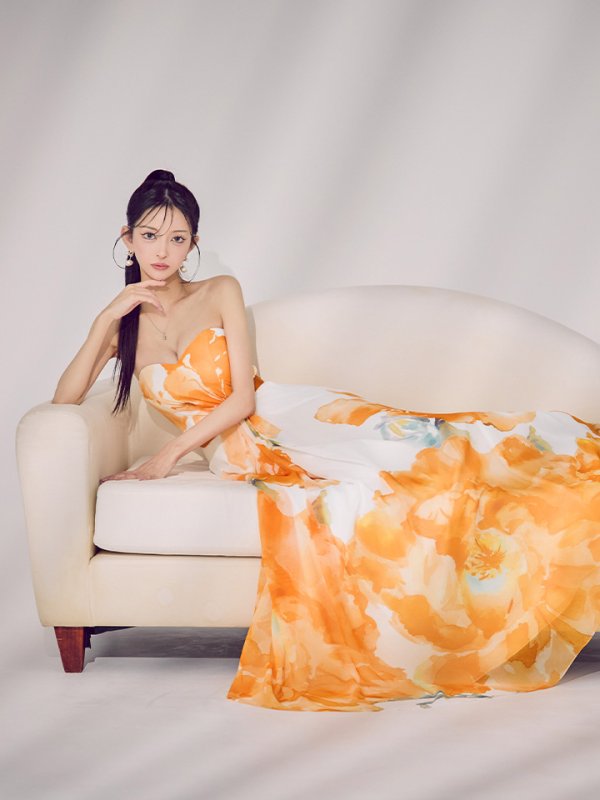 ホワイト×オレンジ モデル:まおちゃる 身長:158cm 着用サイズ:7号(Sサイズ)