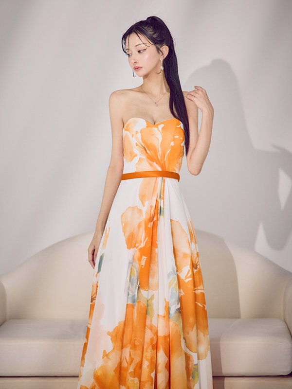 ホワイト×オレンジ モデル:まおちゃる 身長:158cm 着用サイズ:7号(Sサイズ)