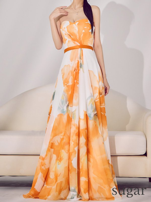 ホワイト×オレンジ モデル:まおちゃる 身長:158cm 着用サイズ:7号(Sサイズ)