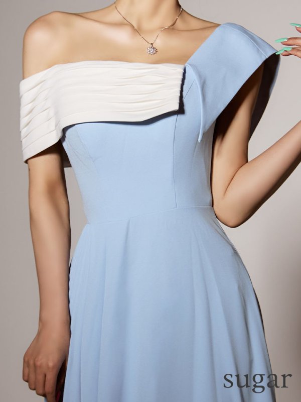 ブルーｘホワイト　モデル：真優川咲　身長：159cm　着用サイズ：Sサイズ