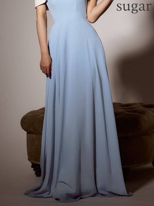 ブルーｘホワイト　モデル：真優川咲　身長：159cm　着用サイズ：Sサイズ