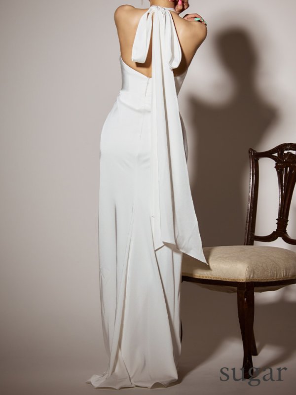 ホワイト モデル：真優川咲　身長：158cm　着用サイズ：7号(Sサイズ)