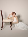 ホワイト モデル：真優川咲　身長：158cm　着用サイズ：7号(Sサイズ)