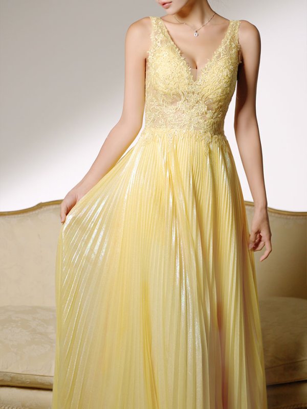 イエロー モデル：まりん　身長：164cm　着用サイズ：Sサイズ