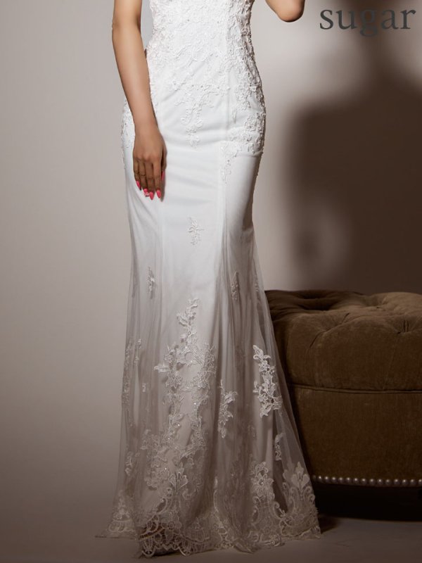 ホワイト モデル：真優川咲　身長：159cm　着用サイズ：Sサイズ