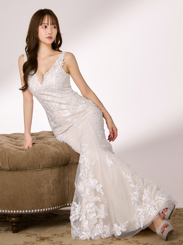 ホワイトxベージュ モデル：ゆめ　身長：160cm　着用サイズ：Sサイズ