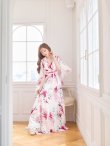 ホワイトxピンク　モデル：真優川咲　身長：158cm　着用サイズ：7号(Sサイズ)