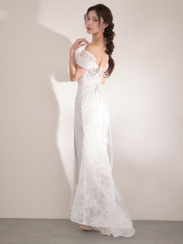 ホワイト　モデル：るりぴ　身長：165cm　着用サイズ：7号(Sサイズ)