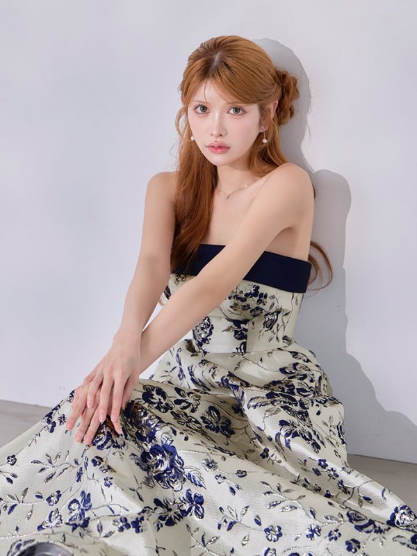 シルバーxネイビー　モデル：まりん　身長：164cm　着用サイズ：7号(Sサイズ)