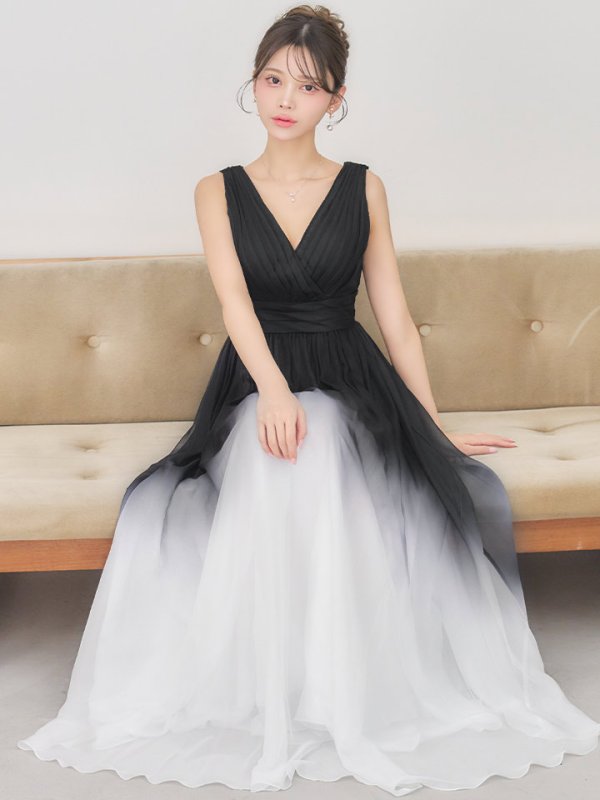 ブラックxホワイト　モデル：るりぴ　身長：165cm　着用サイズ：7号(Sサイズ)