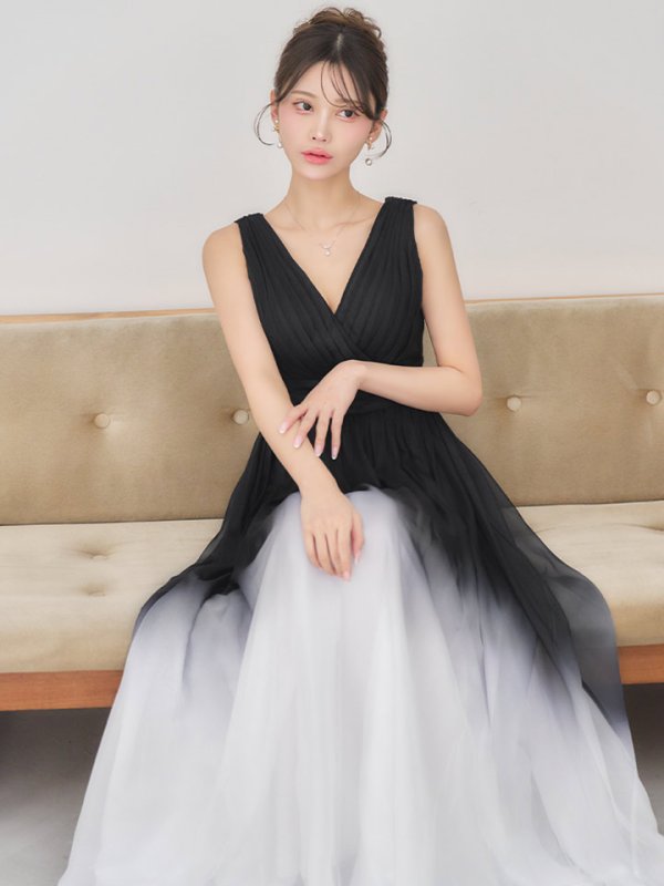 ブラックxホワイト　モデル：るりぴ　身長：165cm　着用サイズ：7号(Sサイズ)