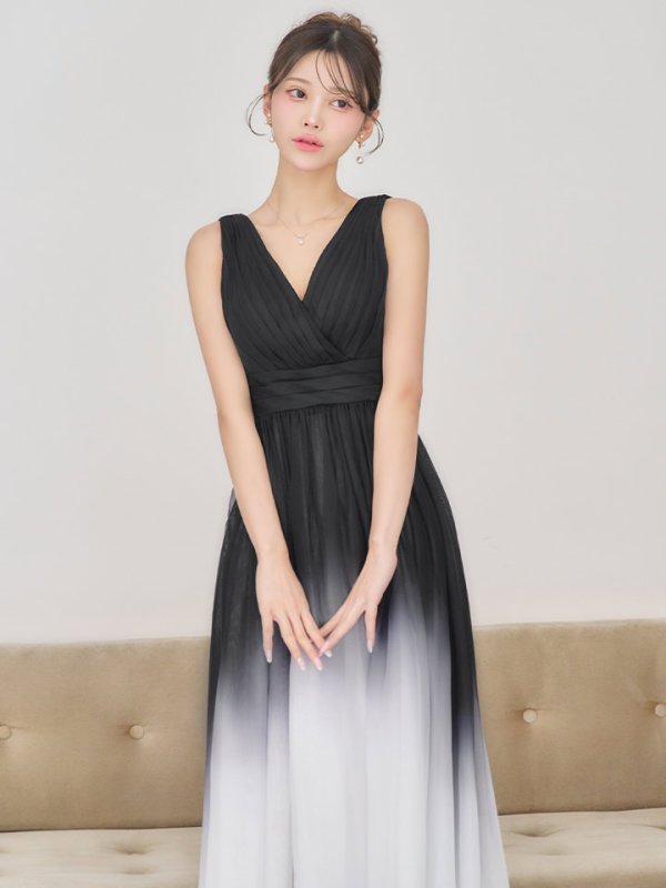 ブラックxホワイト　モデル：るりぴ　身長：165cm　着用サイズ：7号(Sサイズ)