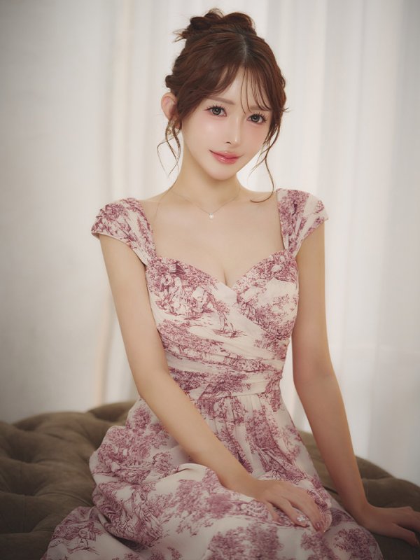 レッド モデル：りな　身長：160cm　着用サイズ：Sサイズ