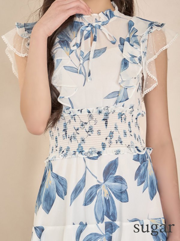 ホワイト×ブルー　モデル：せいは　身長：160cm　着用サイズ：7号(Sサイズ)