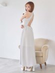 ホワイト　モデル：真優川咲　身長：158cm　着用サイズ：Sサイズ