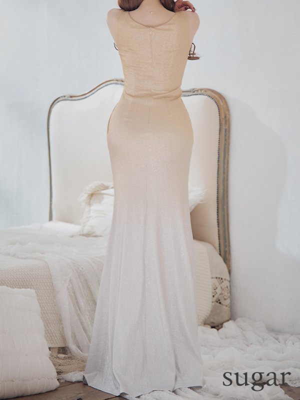 ゴールド モデル:真優川咲 身長:158cm 着用サイズ:Sサイズ