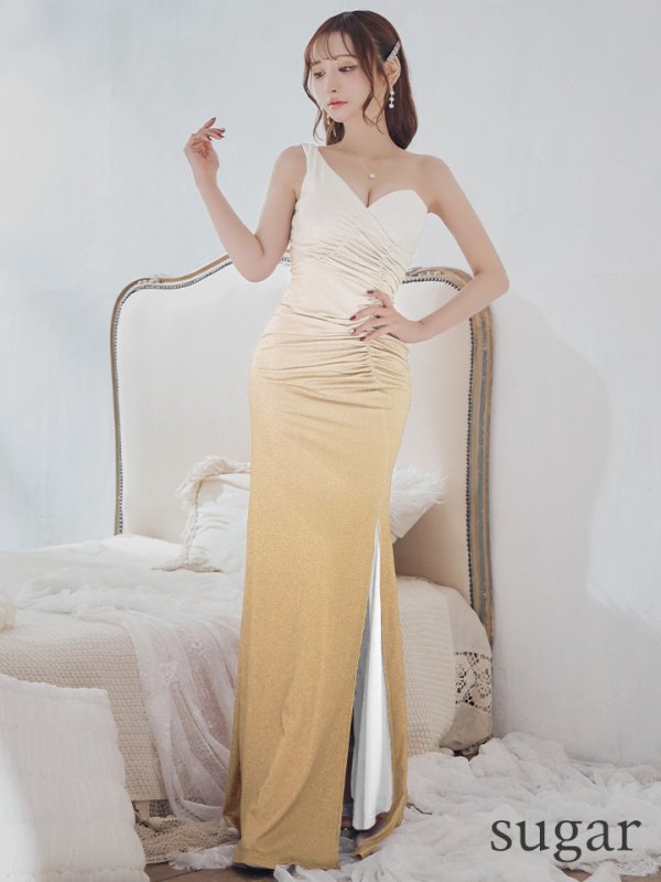 ゴールド モデル:真優川咲 身長:158cm 着用サイズ:Sサイズ