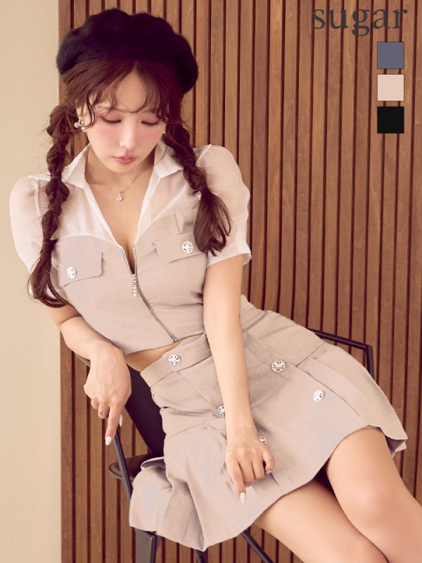 ベージュ　モデル：三上悠亜　身長：159cm　着用サイズ：Sサイズ