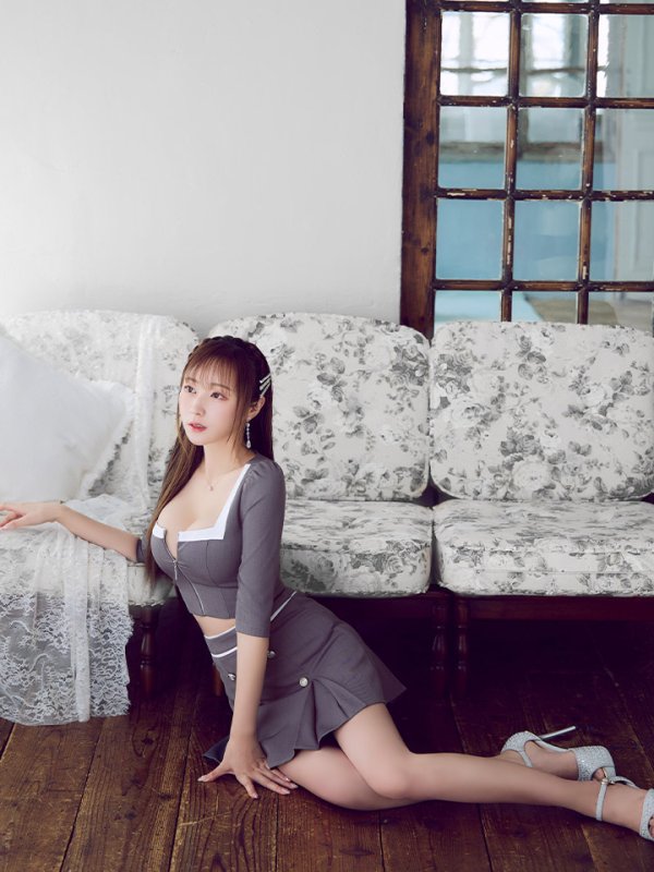 グレーホワイト　モデル：橋本甜歌(てんちむ)　身長：163cm　着用サイズ：Sサイズ