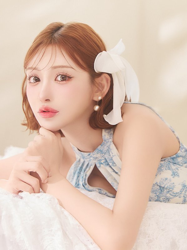 ホワイトブルー　モデル：明日花キララ　身長：162cm 着用サイズ：Sサイズ