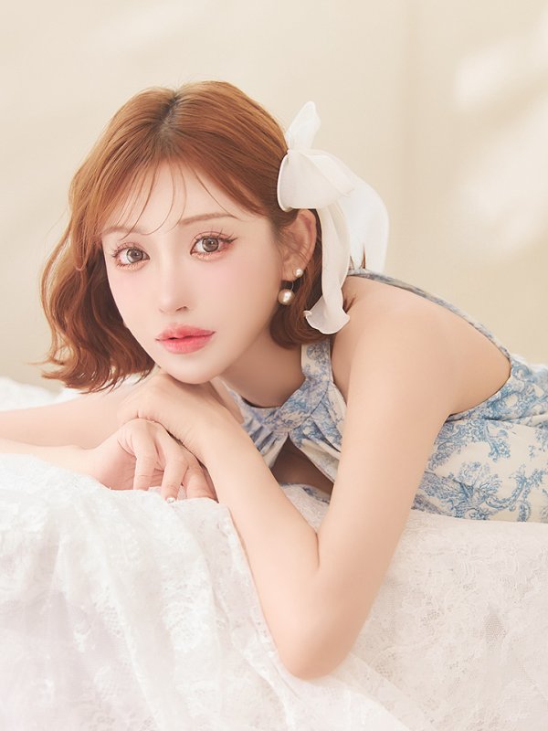 ホワイトブルー　モデル：明日花キララ　身長：162cm 着用サイズ：Sサイズ