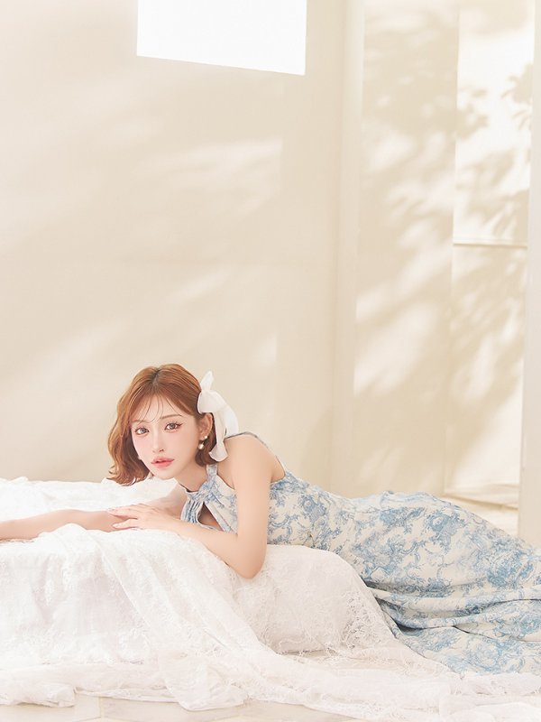 ホワイトブルー　モデル：明日花キララ　身長：162cm 着用サイズ：Sサイズ