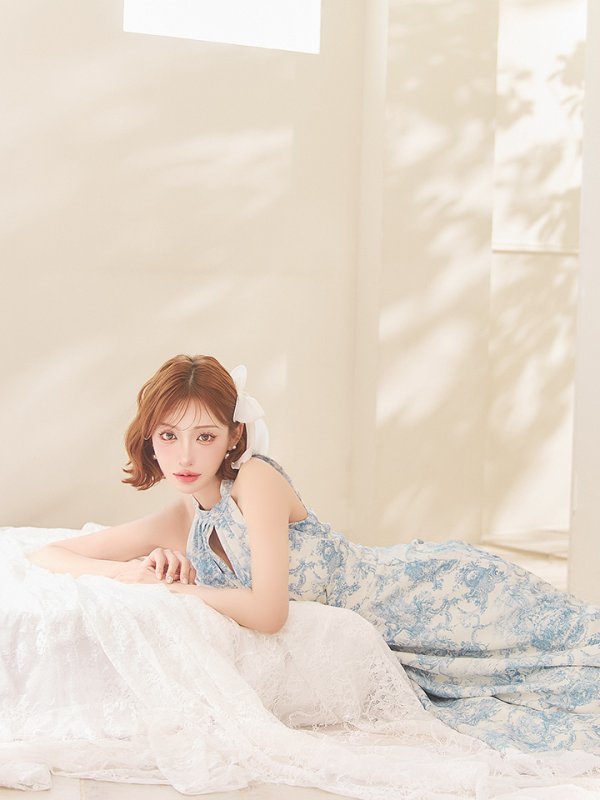 ホワイトブルー　モデル：明日花キララ　身長：162cm 着用サイズ：Sサイズ