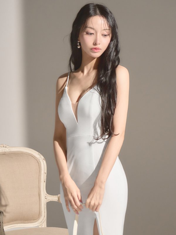 ホワイト　モデル：まおちゃる　身長：158cm　着用サイズ：Sサイズ